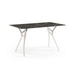 طاولة خارجية مع سطح رخام صناعي